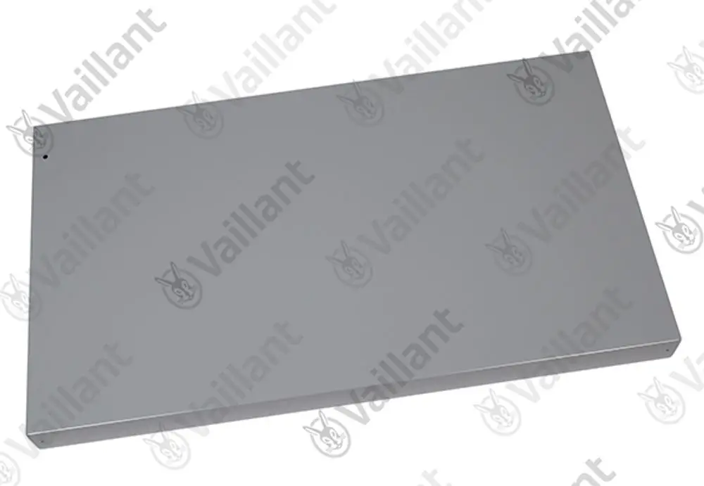 Grauer Metalldeckel von Vaillant, rechteckige Form, ohne sichtbare Öffnungen oder Beschriftungen, auf einem weißen Hintergrund.